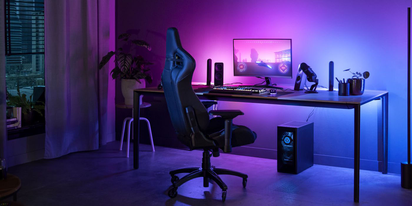 Philips Hue Matter support | Desk with Hue gradient lighting